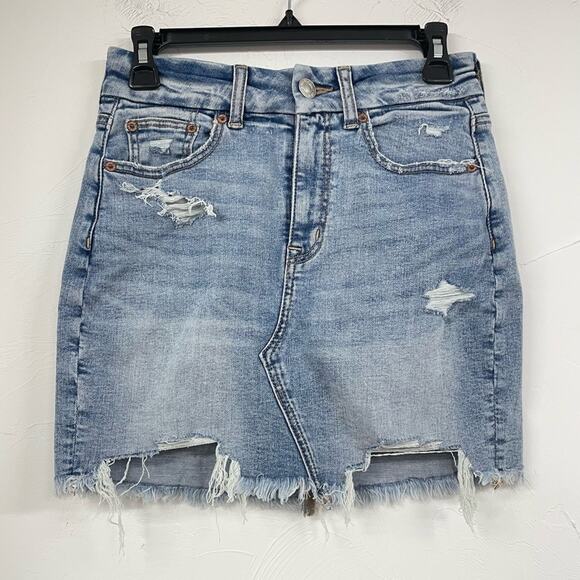American Eagle Light Wash Distressed Curvy High Rise Mini Jean Skirt Womens 2 - Picture 1 of 10